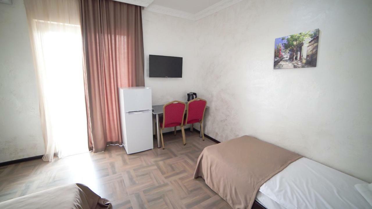 Hotel Progress Batoumi Extérieur photo
