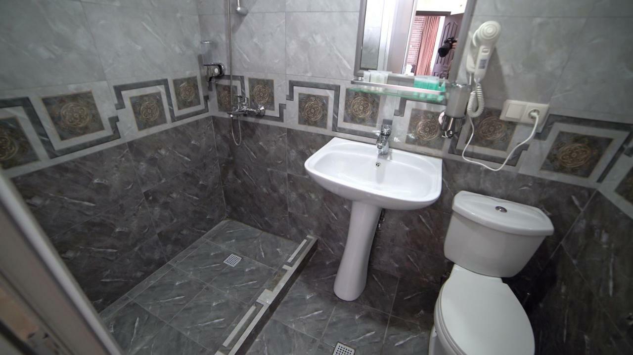Hotel Progress Batoumi Extérieur photo