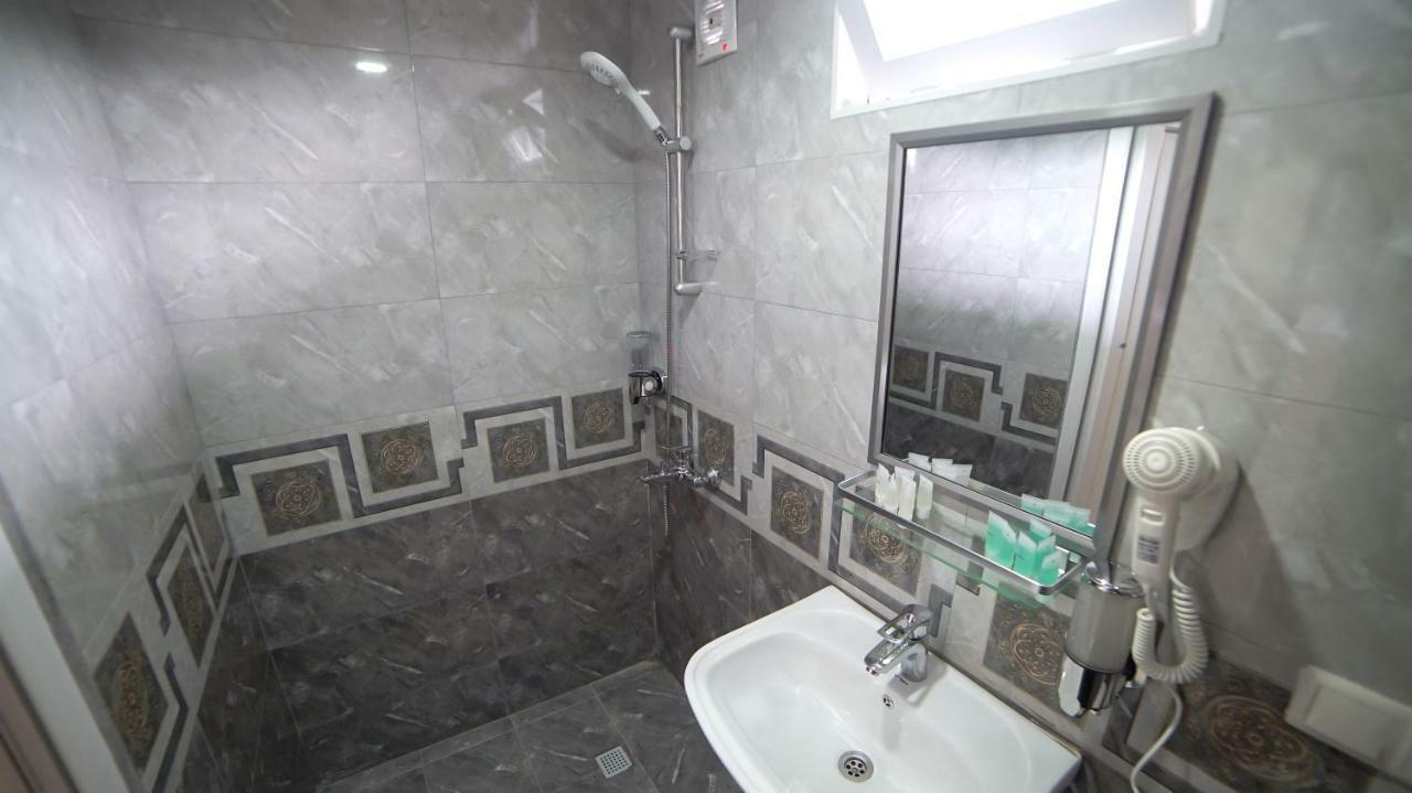Hotel Progress Batoumi Extérieur photo